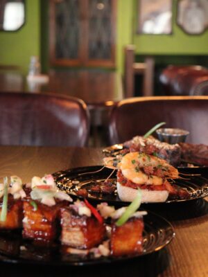 Gallery Image - Make Father’s Day one to remember at O’Riordans in Templer 🍻

From mouth watering food to great pints & live music we’ve got everything you need to celebrate in style🍾

Walks in always welcome or book your table now on OpenTable🤤

#templebardublin🍀🇮🇪 #fathersday #dublin